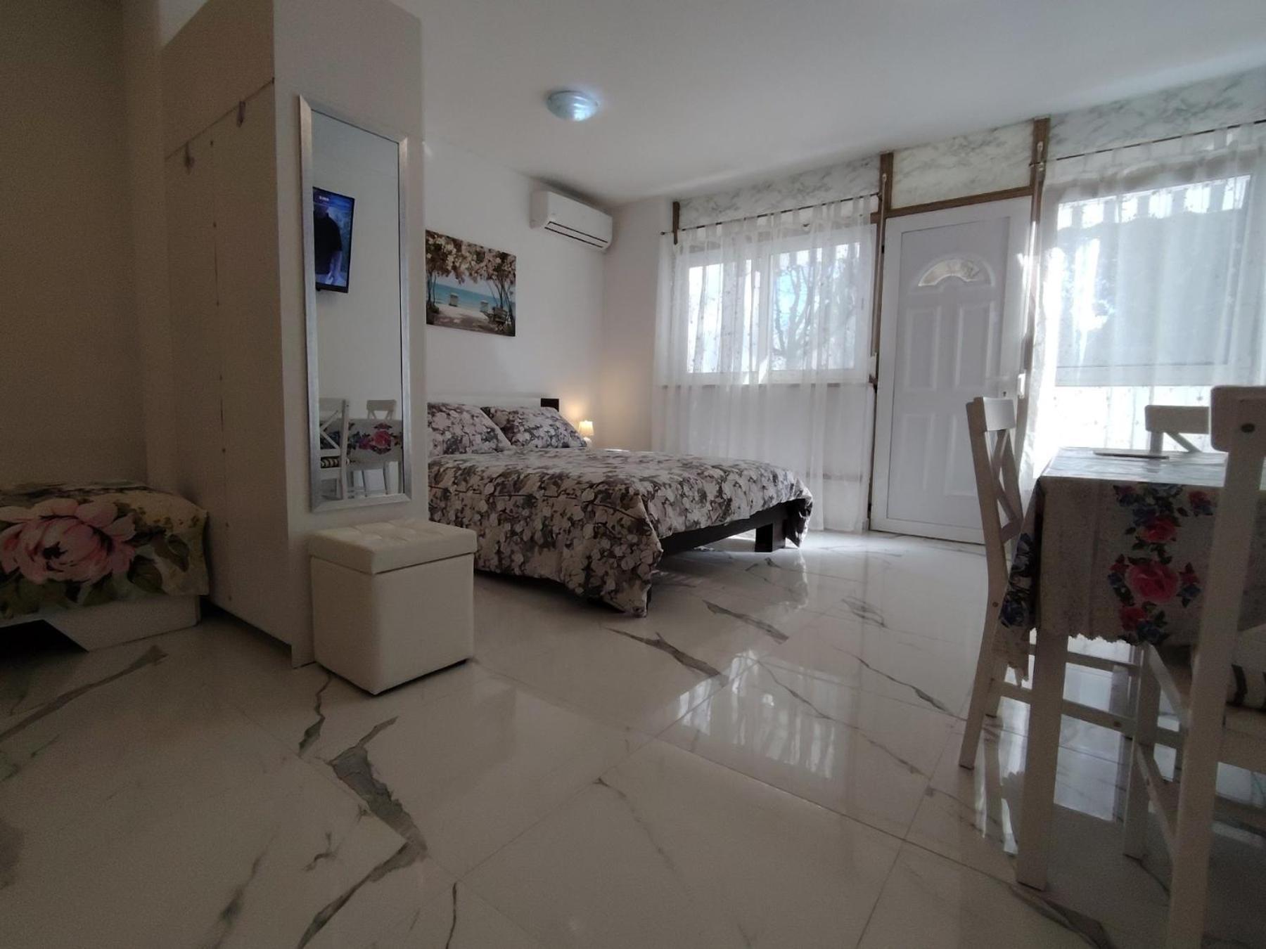 Studio-Apartman Ella Poreč Eksteriør bilde